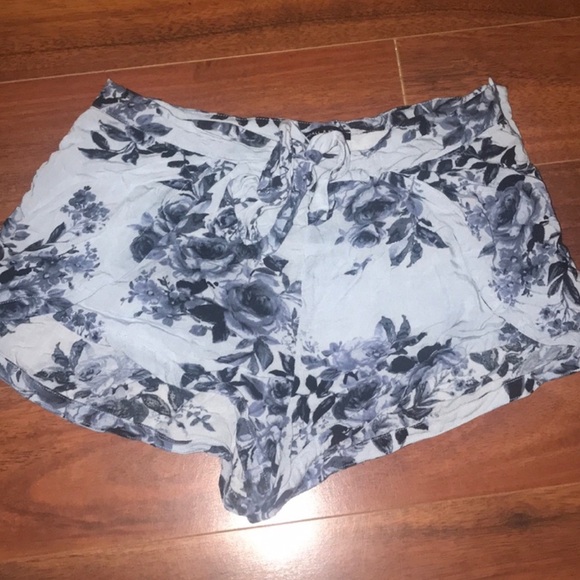Kendall & Kylie Blue Floral Soft Shorts - Picture 2 of 3